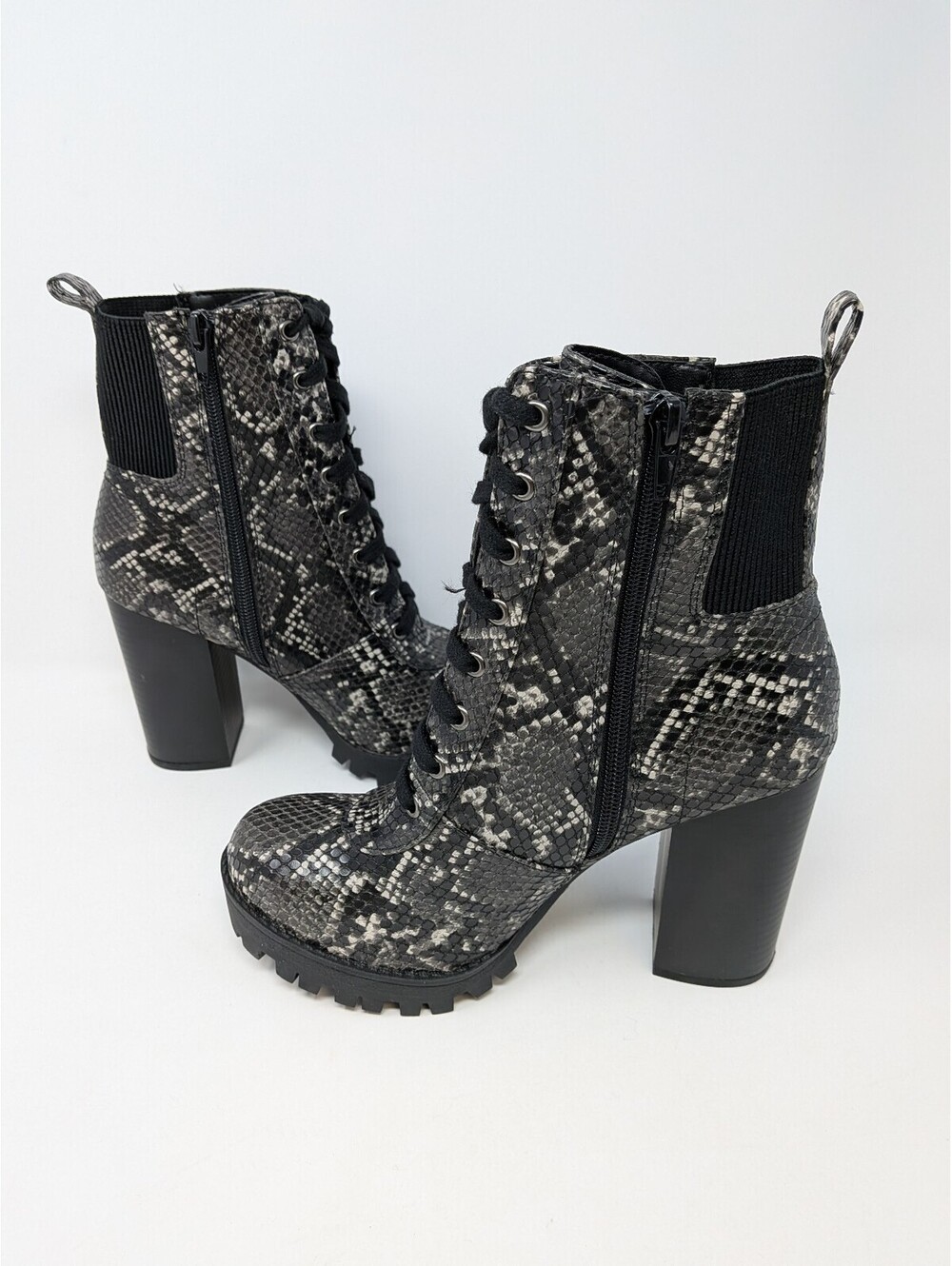 SODA Women’s Size 7 Gray Black Snakeskin Lace-Up Block Heel Ankle Boots